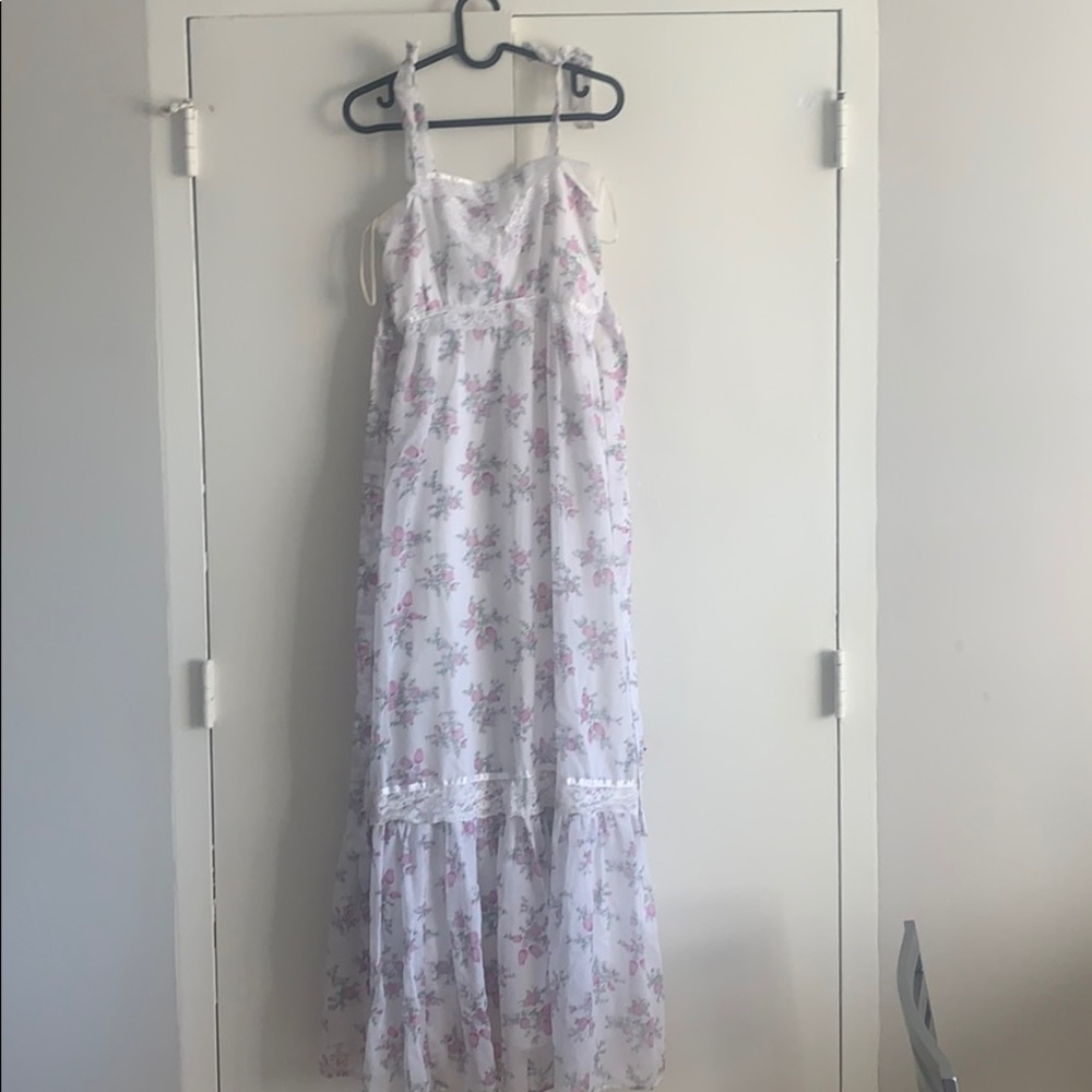 SOLDGunne sax style maxi floral dress( not gunne)